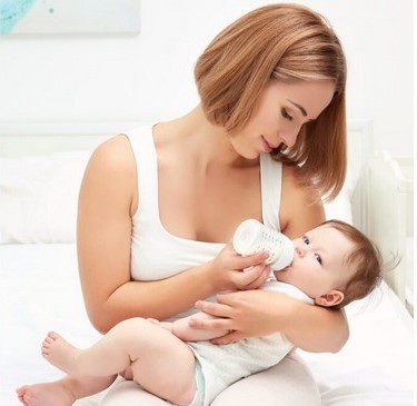 Chế độ ăn uống dành cho trẻ bị sốt giúp hạ thân nhiệt, giảm sốt