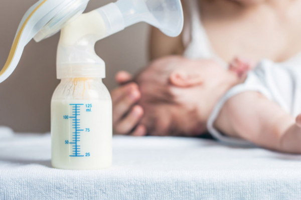 Bảo quản và sử dụng sữa mẹ đã vắt an toàn, hiệu quả