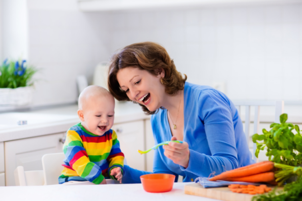 Khi nào nên cho bé tập ăn dặm?  Khi nào nên cho bé tập ăn dặm?