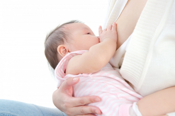 Dấu hiệu đòi ăn, đòi bú mẹ của trẻ sơ sinh