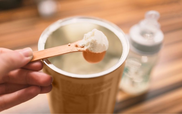Sai lầm khi pha sữa công thức cho bé mà mẹ thường mắc phải Sai lầm khi pha sữa công thức cho bé mà mẹ thường mắc phải