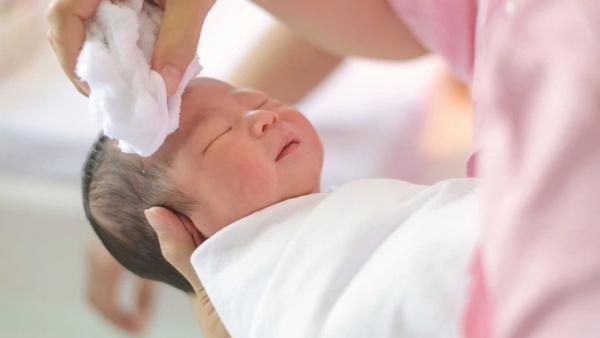 Cách tắm cho trẻ sơ sinh 1 tháng tuổi đơn giản tại nhà