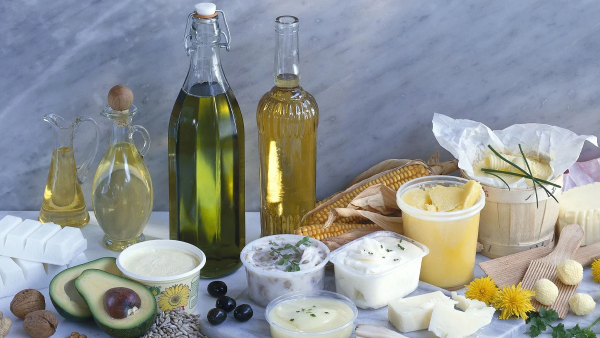 Thời điểm phù hợp để bổ sung dầu mỡ trong chế độ dinh dưỡng của trẻ?