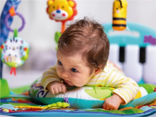 Thời gian nằm sấp cho bé – Tummy time